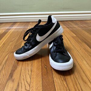 Nike Casual Black Leather Sneakers Size 7